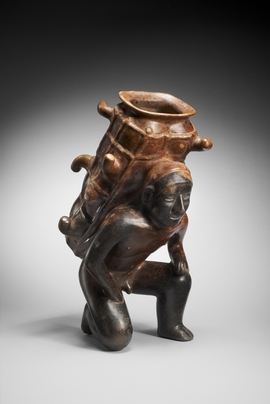 Vase en forme d'homme agenouillé portant une courge sur le dos